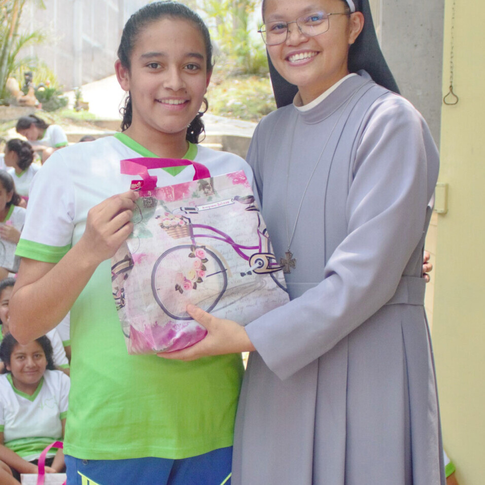 Fête de Pâques dans notre Village pour Filles au Honduras