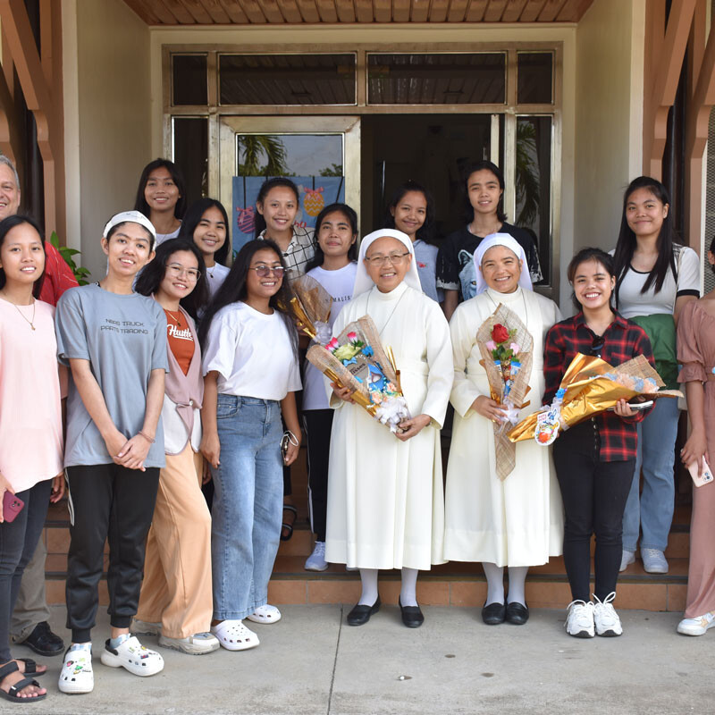 Fête de Pâques dans notre Village pour Filles aux Philippines avec Sœur Elena, Directrice de la congrégation des Sœurs de Marie