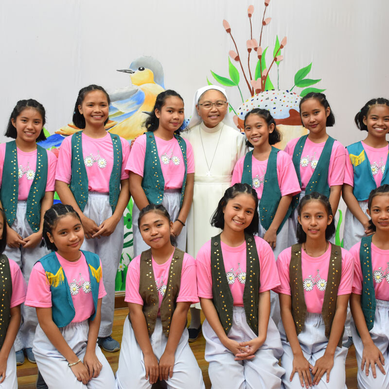 Fête de Pâques dans notre Village pour Filles aux Philippines avec Sœur Elena, Directrice de la congrégation des Sœurs de Marie