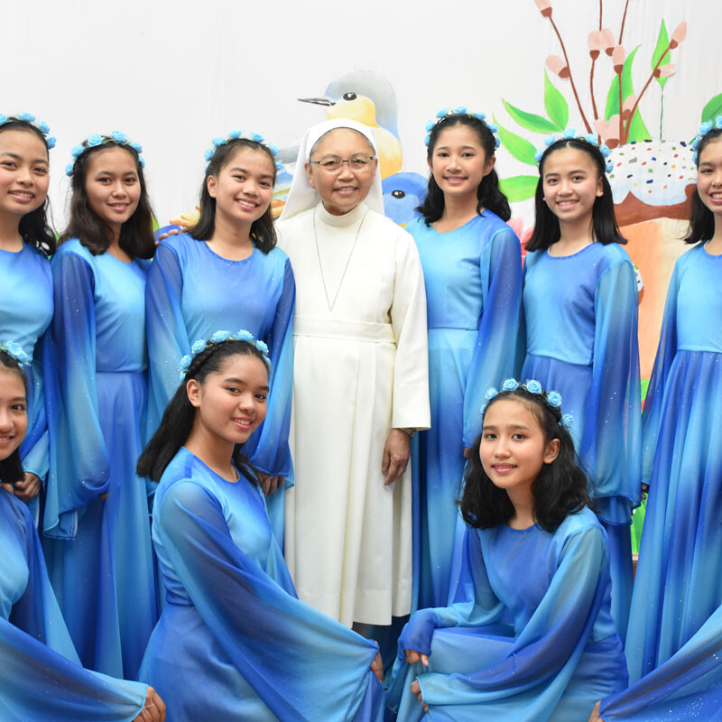 Fête de Pâques dans notre Village pour Filles aux Philippines avec Sœur Elena, Directrice de la congrégation des Sœurs de Marie